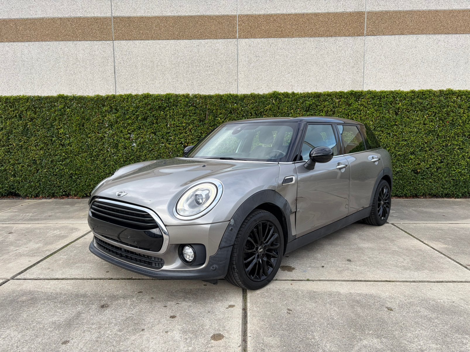Mini Clubman Cooper Airco/Bluetooth/LM-Velgen Mooie schade!, Ophalen, Wit, Handgeschakeld, Mini