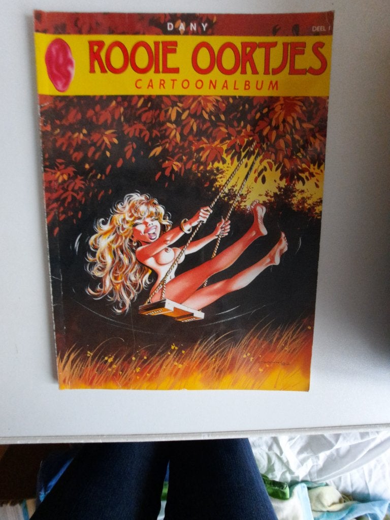 Rooie oortjes cartoonalbum deel 1, Boeken, Eén stripboek, Ophalen of Verzenden, Zo goed als nieuw