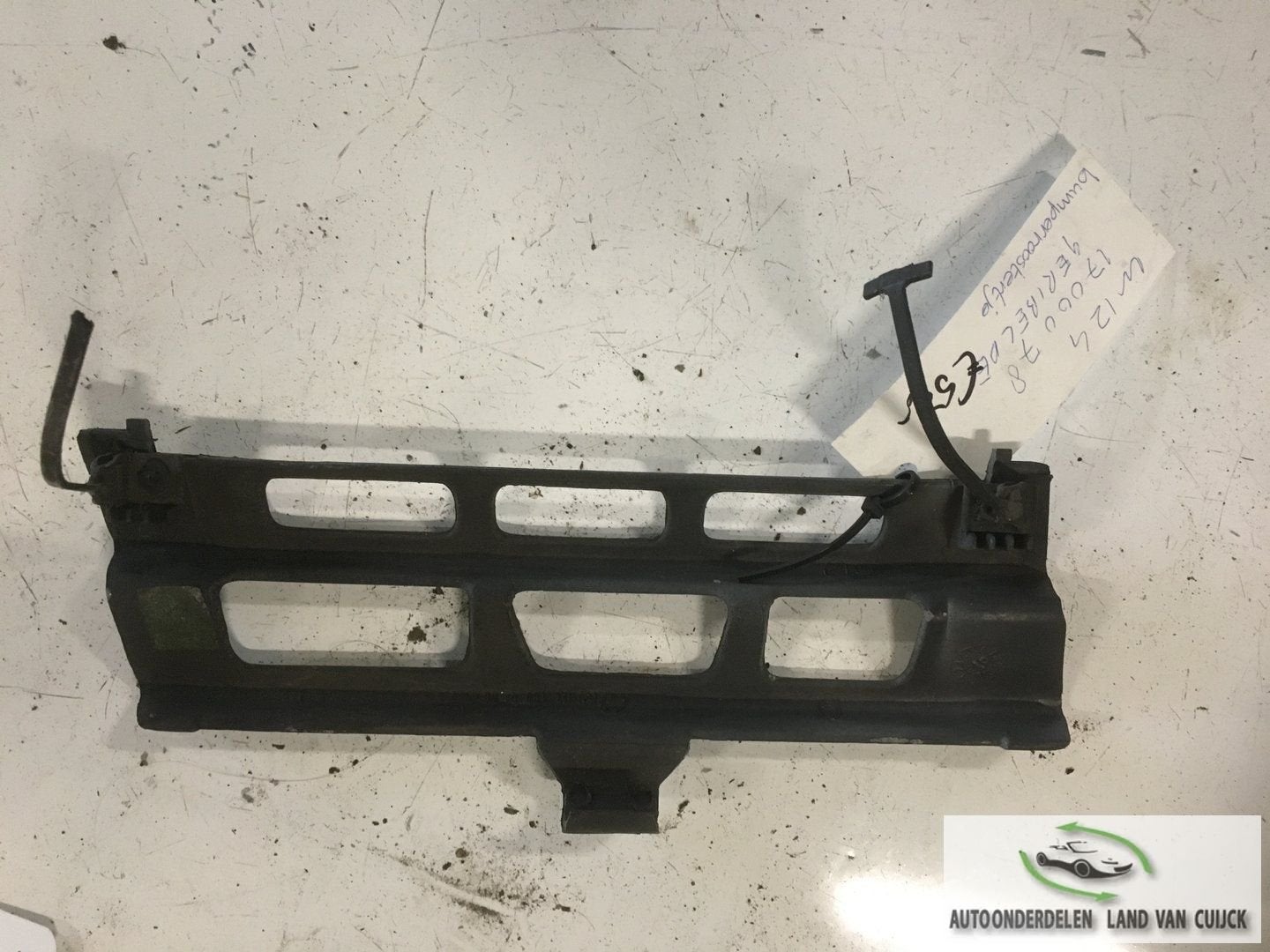 Mercedes W124 Bumperkapje geribbeld, Gebruikt, -, -, Ophalen of Verzenden