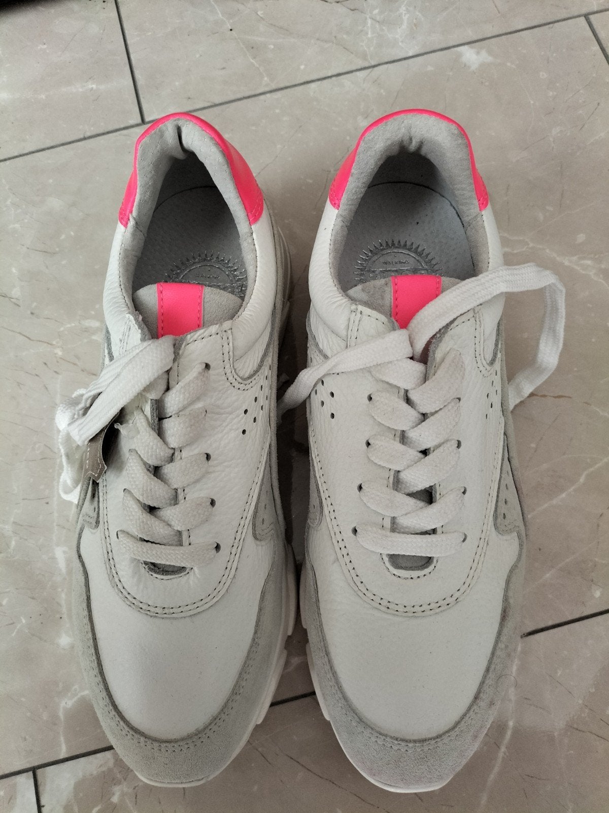 Witte sneakers met roze accenten - Mt 36, Wit, BIBOB, Ophalen of Verzenden, Sneakers of Gympen