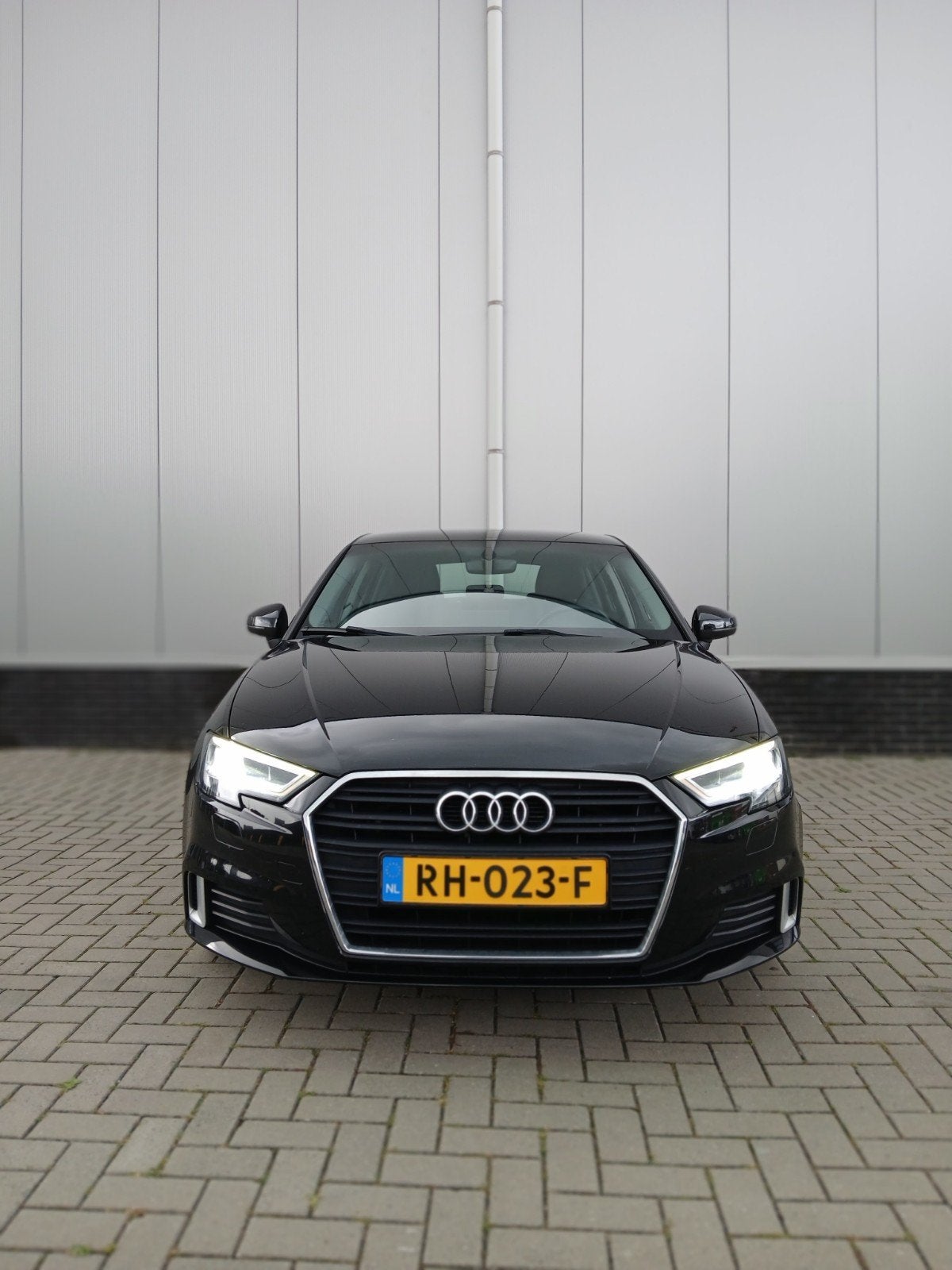 Audi A3 1.0 Tfsi 116pk 2017 Zwart met lichte vangrail schade, Auto's, Stof, 620 kg, Zwart, Origineel Nederlands