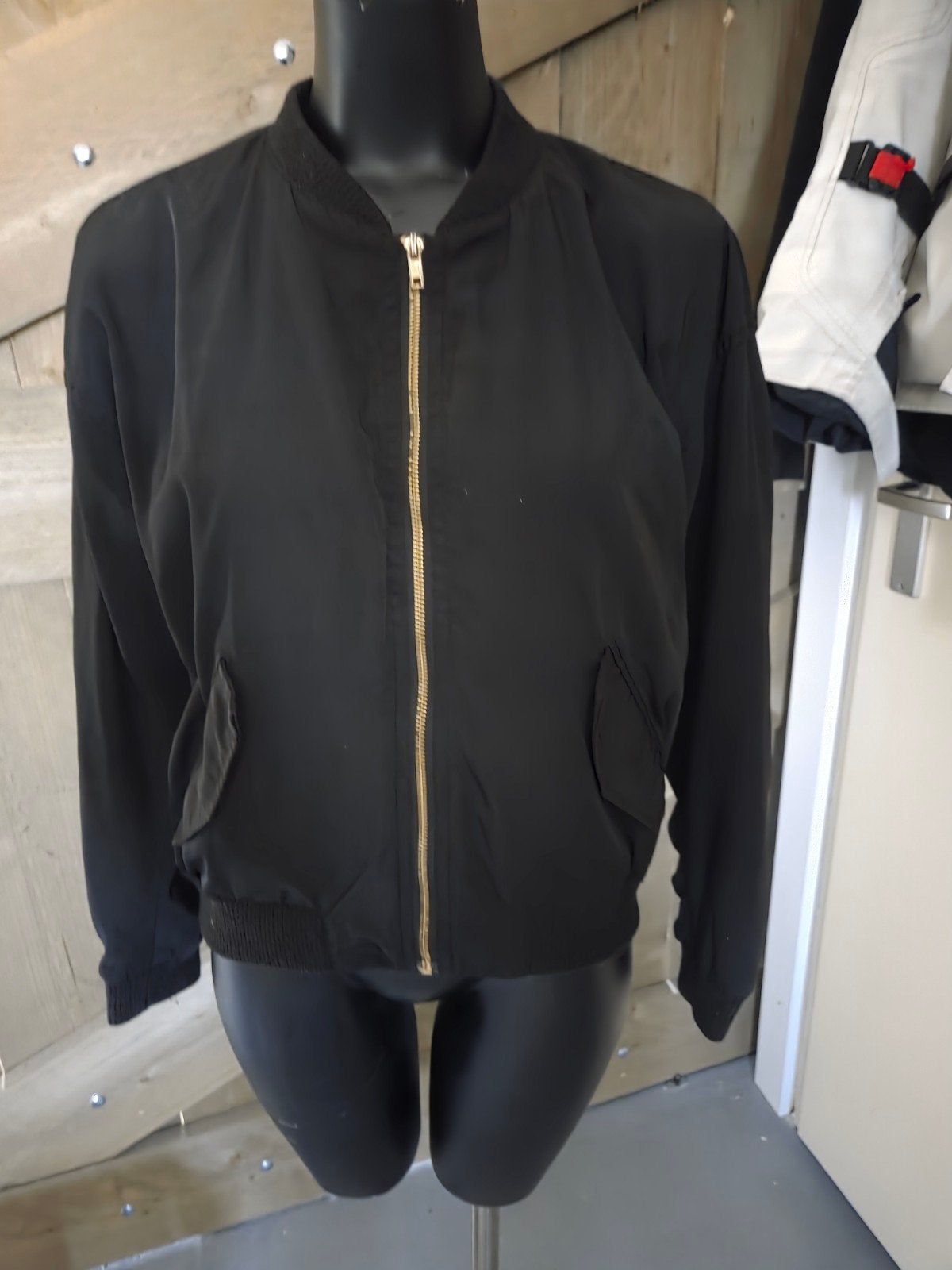 Monki Zwarte Bomberjack Dames Maat 34, Zwart, Ophalen of Verzenden, Monki, Maat 34 (XS) of kleiner
