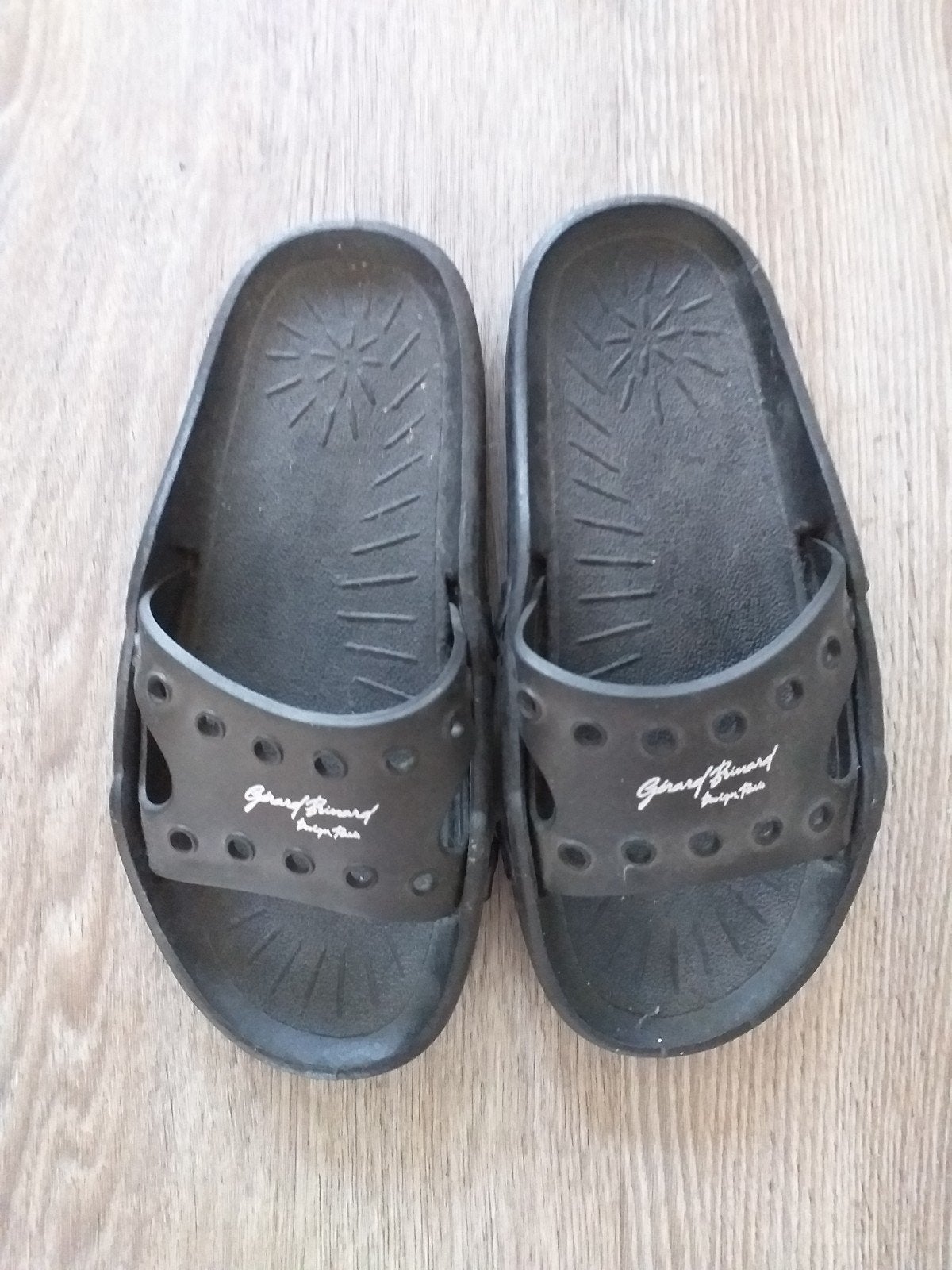 Zwarte Gerard Hénard Design Paris Slippers, Jongen of Meisje, Overige typen, Ophalen of Verzenden, Zo goed als nieuw