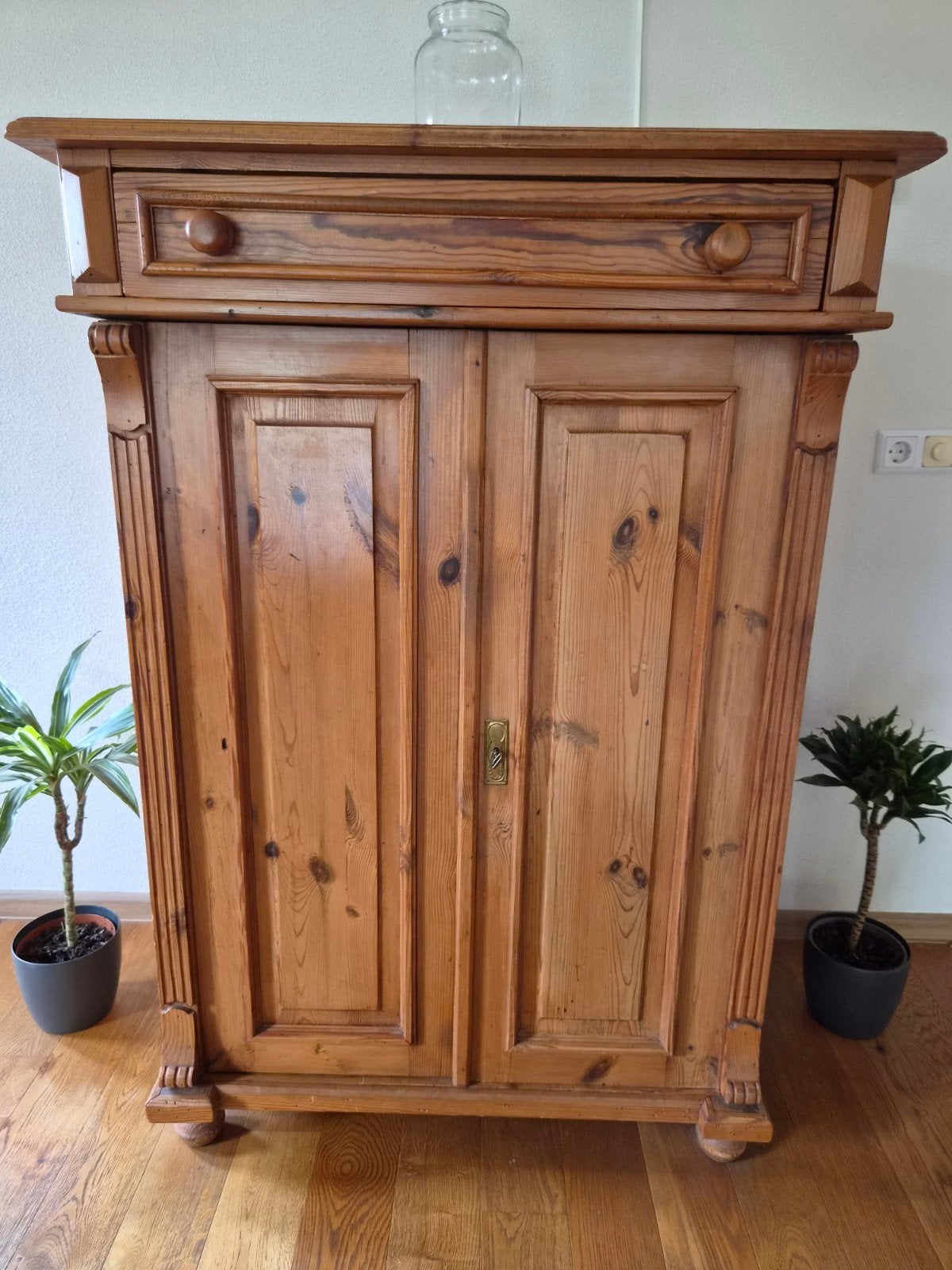 Massief houten drankenkast met lade, Ophalen, Gebruikt