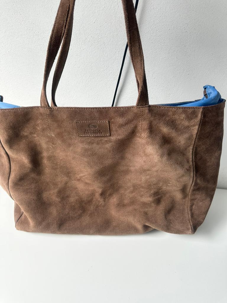 Fred de la bretoniere shopper tas camel beige suede, Sieraden, Tassen en Uiterlijk, Tassen | Schoudertassen, Ophalen of Verzenden