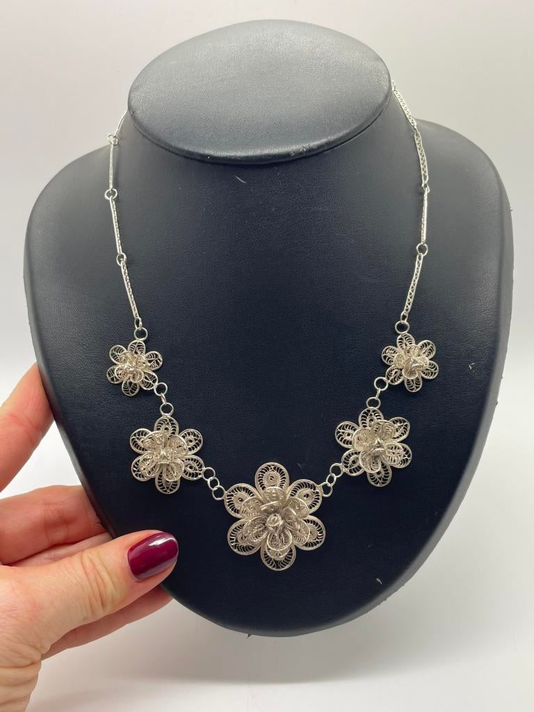 D450 Prachtige zilveren ketting filigrain bloemen, Ophalen of Verzenden, Zilver, Ketting