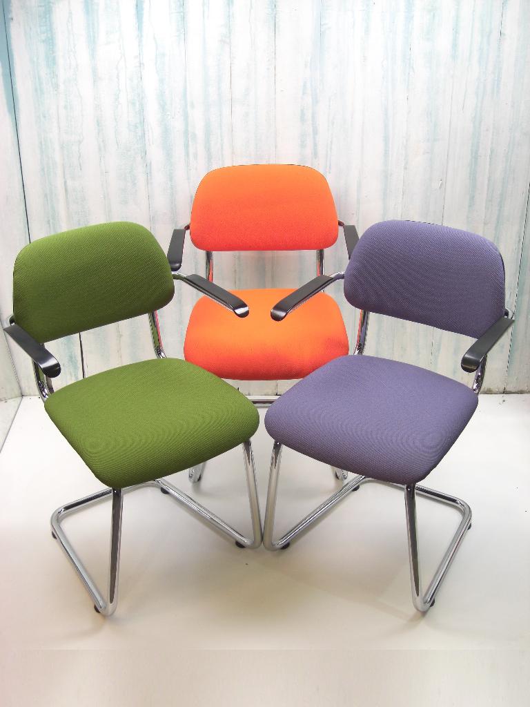 Gispen stijl stoelen SALE!, Huis en Inrichting, Stoelen, Gebruikt, Vijf, Zes of meer stoelen, Kunststof, Metaal, Stof, Overige materialen
