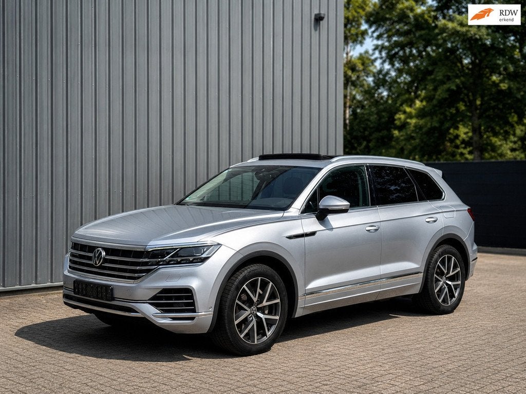 Volkswagen Touareg 3.0 TSI eHybrid | Massage | MatrixLED | T, Auto's, Volkswagen, Automaat, Gebruikt, Parkeercamera, 2996 cc