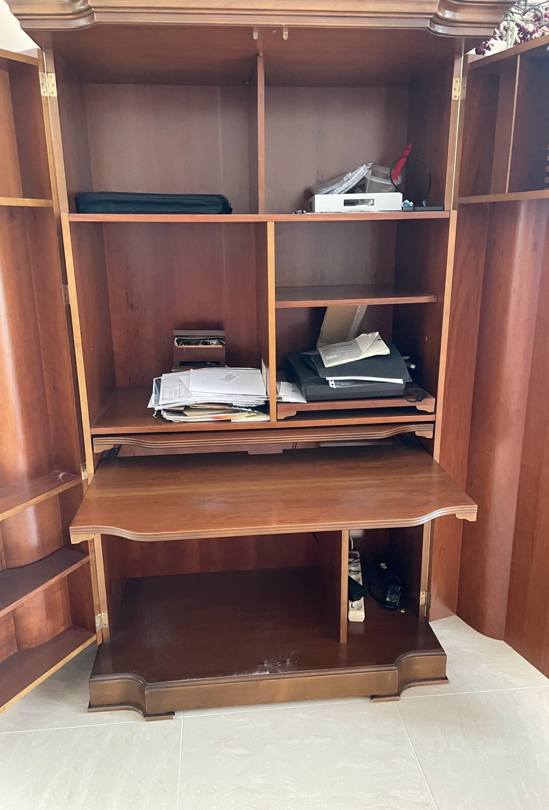 Computer/Game-kast, veel opbergruimte, uitschuifbare planken, Ophalen, Zo goed als nieuw, 70 tot 120 cm, 170 cm of meer
