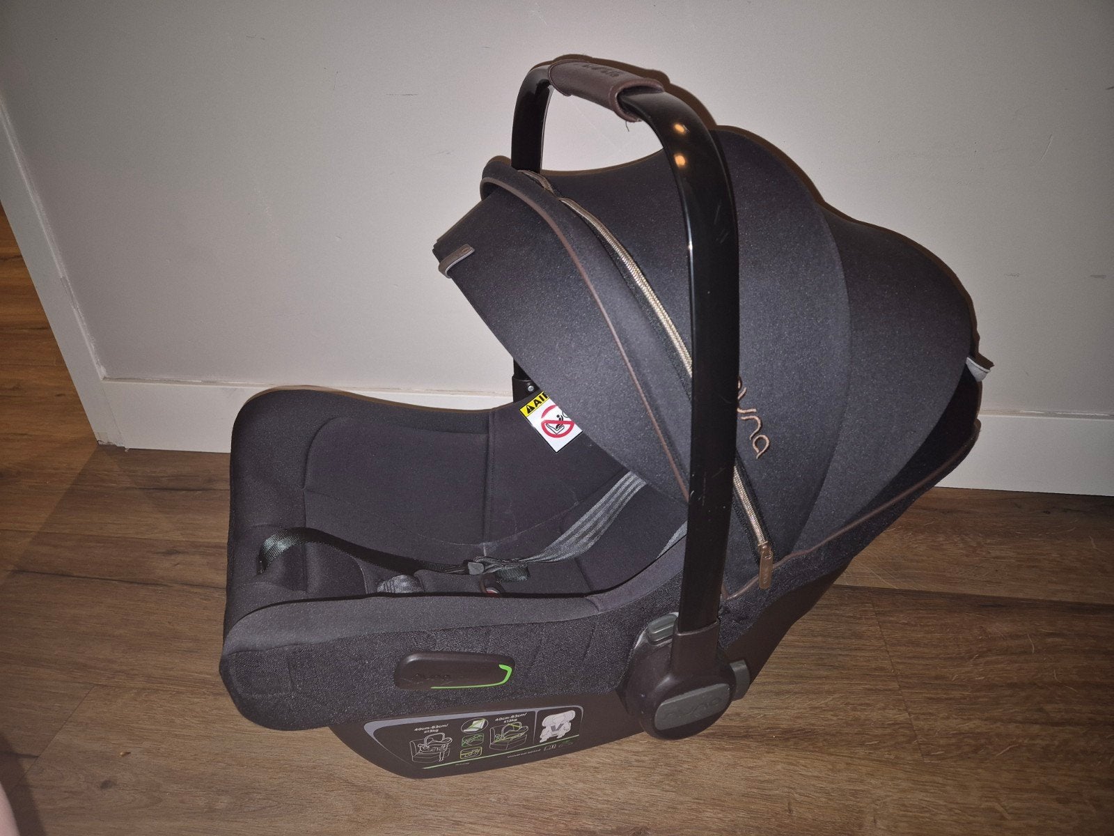 Nuna Pipa Next autostoel met adapters, Autogordel of Isofix, Gebruikt, Zijbescherming, 0 t/m 13 kg