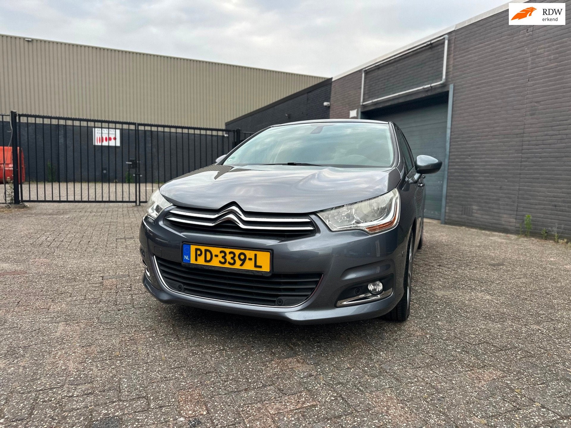 Citroen C4 1.6 THP Exclusive EGS Aut. Clima Cruise Navi Pano, Euro 5, Gebruikt, Zwart, 675 kg