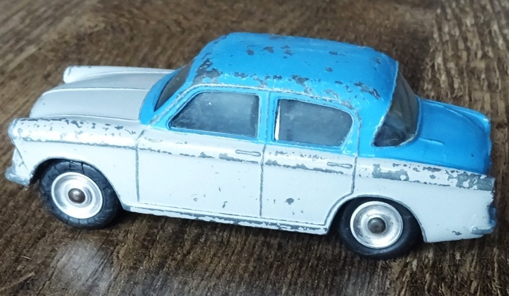 Dinky Toys Hillman Minx, grijs / blauw, Hobby en Vrije tijd, Modelauto's | 1:43, Ophalen of Verzenden, Gebruikt, Auto, Dinky Toys