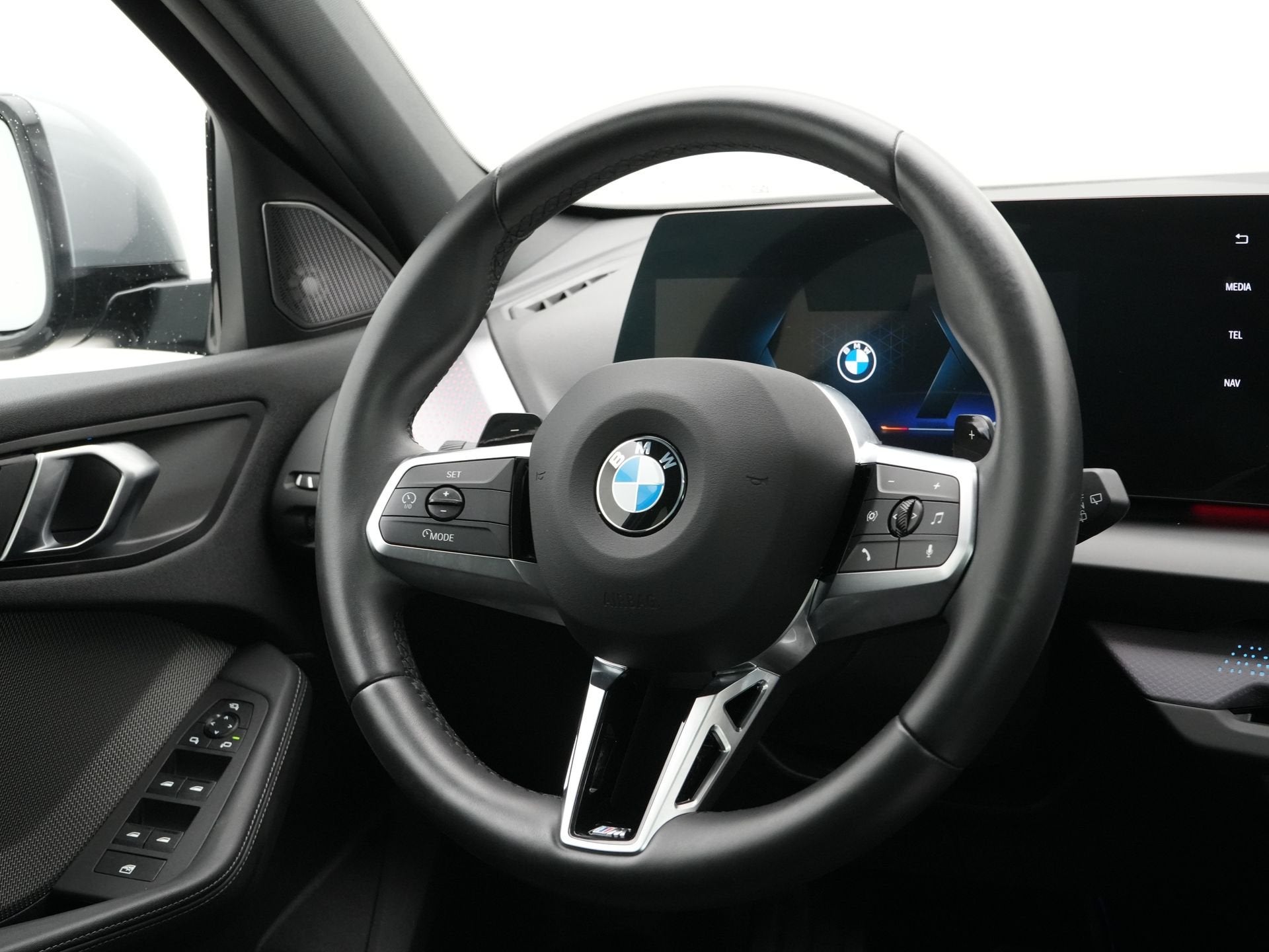BMW 1 Serie 120 M-Sport | Trekhaak | Panoramadak (bj 2025), Auto's, Dealer onderhouden, Gebruikt, Met garantie (alle), Origineel Nederlands