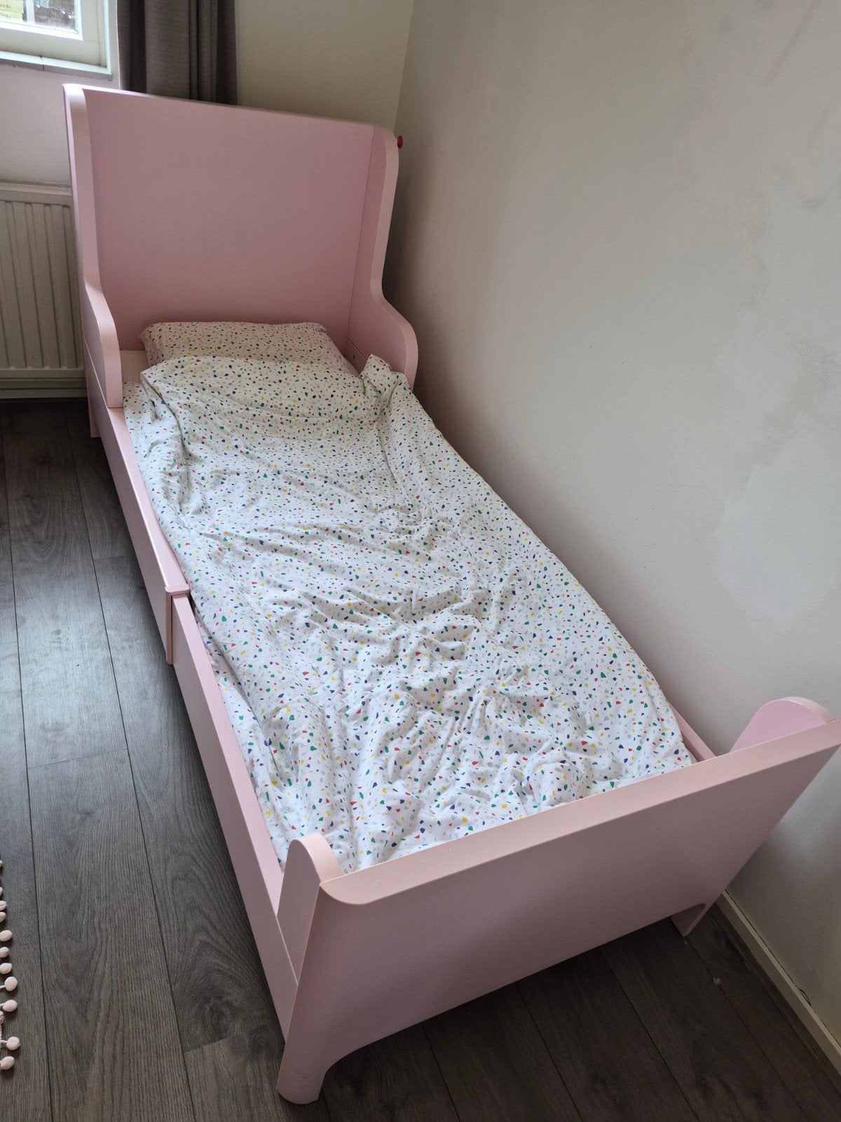 Roze kinderkamer, Ophalen