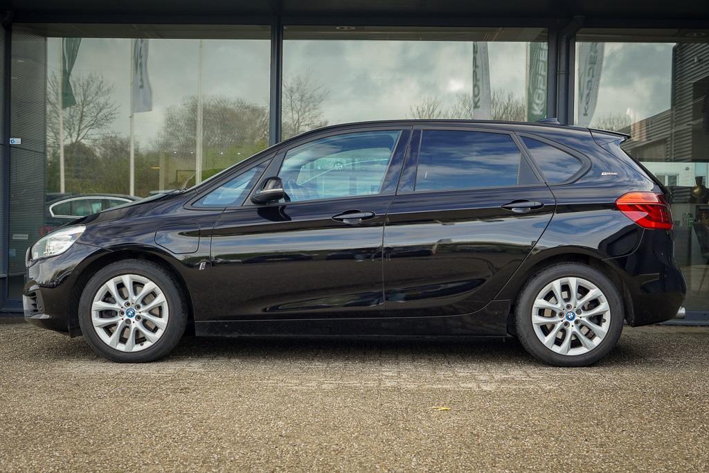 BMW 2-serie Active Tourer 225xe iP Executive / PDC / Stoelve, Auto's, 8 kWh, Stof, Gebruikt, Euro 6