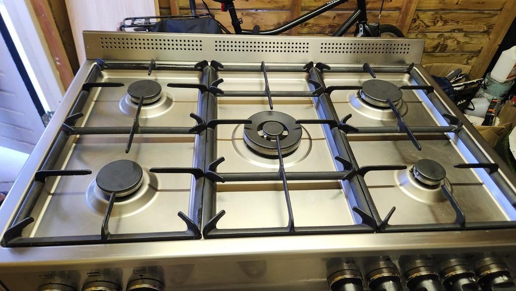 Bertazzoni Fornuis met 5 Gasbranders en Oven, Witgoed en Apparatuur, Fornuizen, Ophalen, Gebruikt, 60 cm of meer, Gas