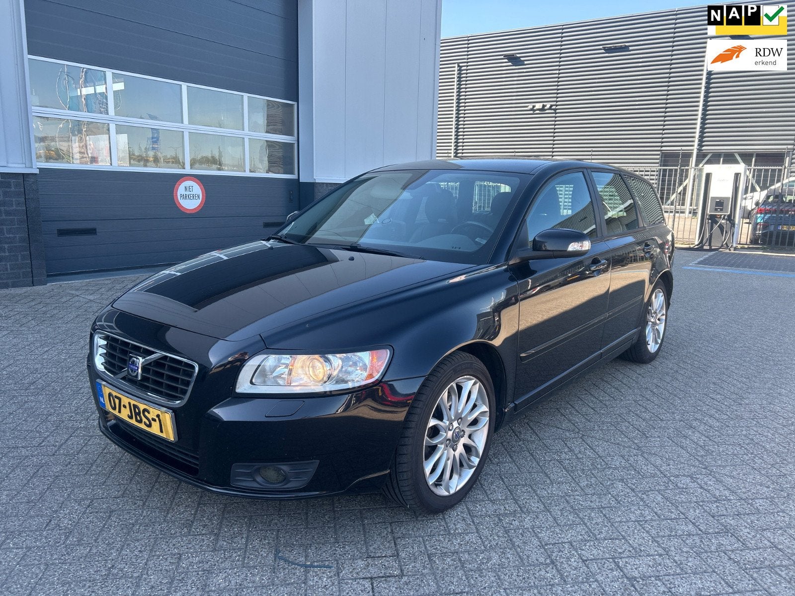 Volvo V50 2.0D Edition II AIRCO/LEER/PDC/CRUISE/RIJDT SUPER!, Auto's, Voorwielaandrijving, Dealer onderhouden, 136 pk, Gebruikt