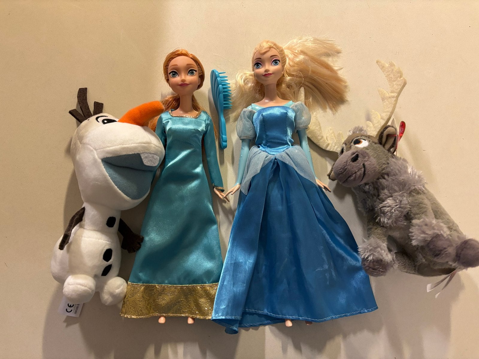 Disney Frozen poppen en knuffels (Anna, Elsa, Olaf, Sven), Ophalen of Verzenden, Gebruikt, Barbie