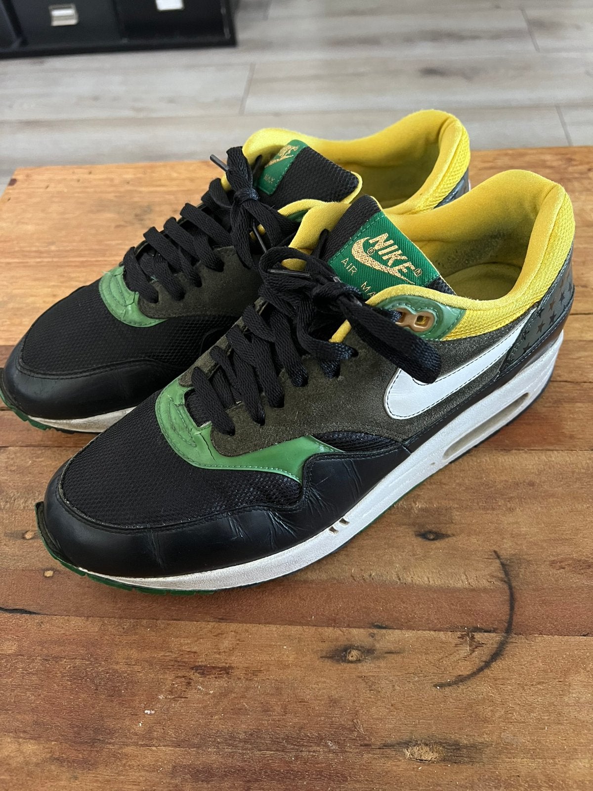 Nike air max 1 Friendly Football Pack - Green - 43, Sport en Fitness, Loopsport en Atletiek, Ophalen of Verzenden, Zo goed als nieuw