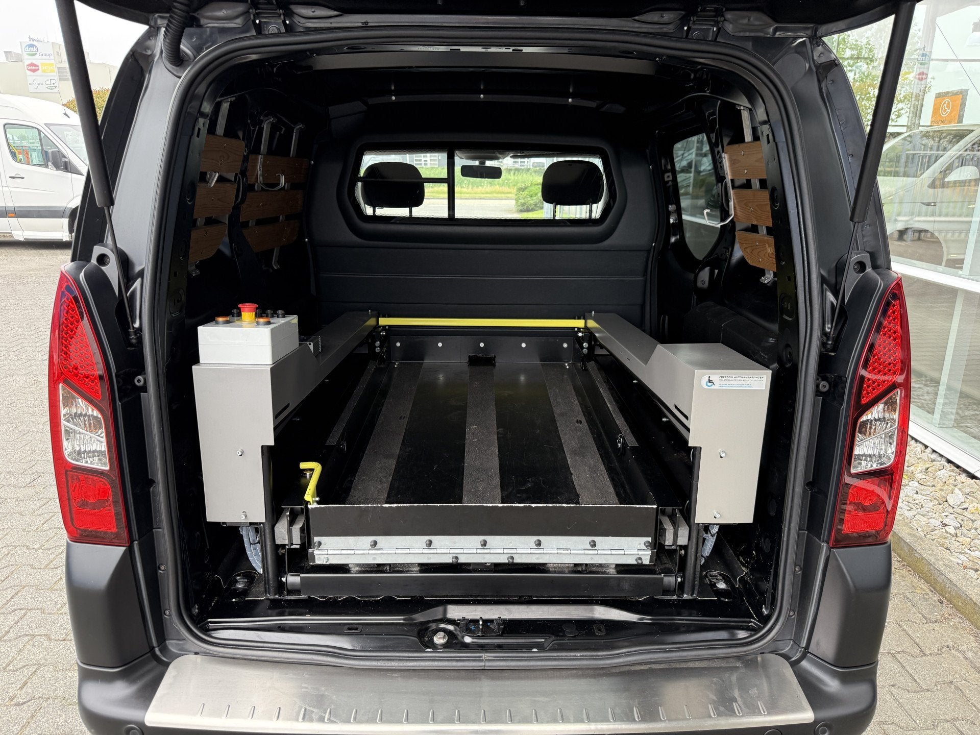 Citroën Berlingo Rolstoelauto / Scootmobielauto 1.6 BlueHDI, Auto's, Bestelauto's, Gebruikt, 4 cilinders, Citroën, Zwart