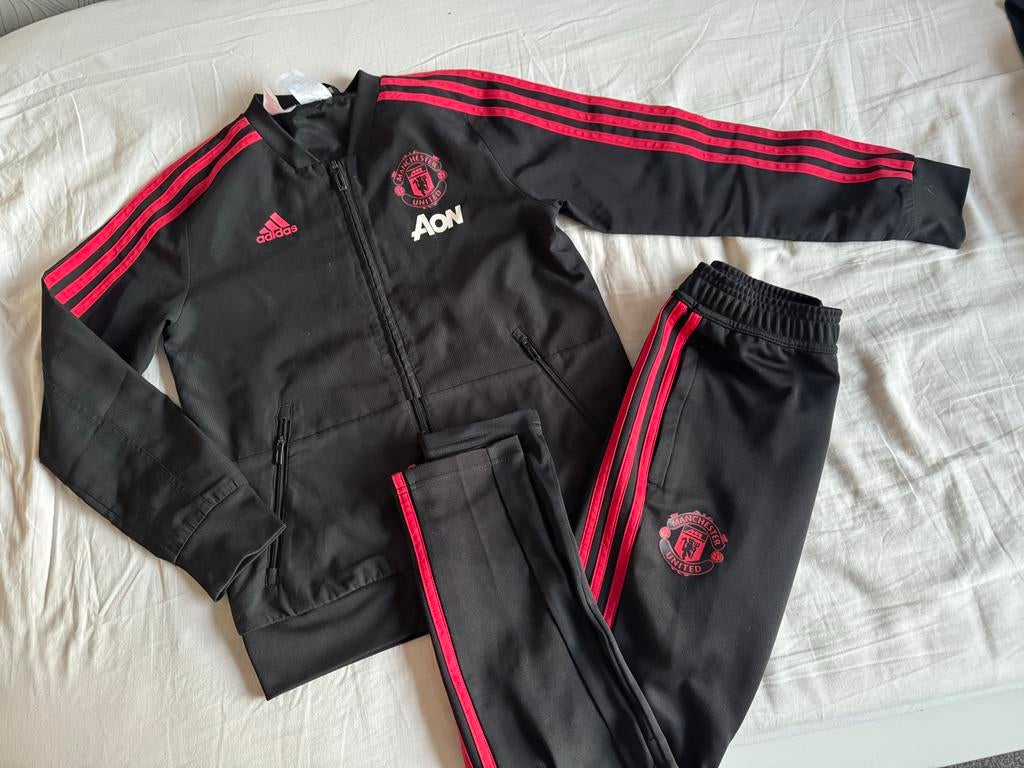 Adidas Manchester United Trainingspak Maat 140, Kinderen en Baby's, Kinderkleding | Maat 140, Ophalen of Verzenden, Zo goed als nieuw