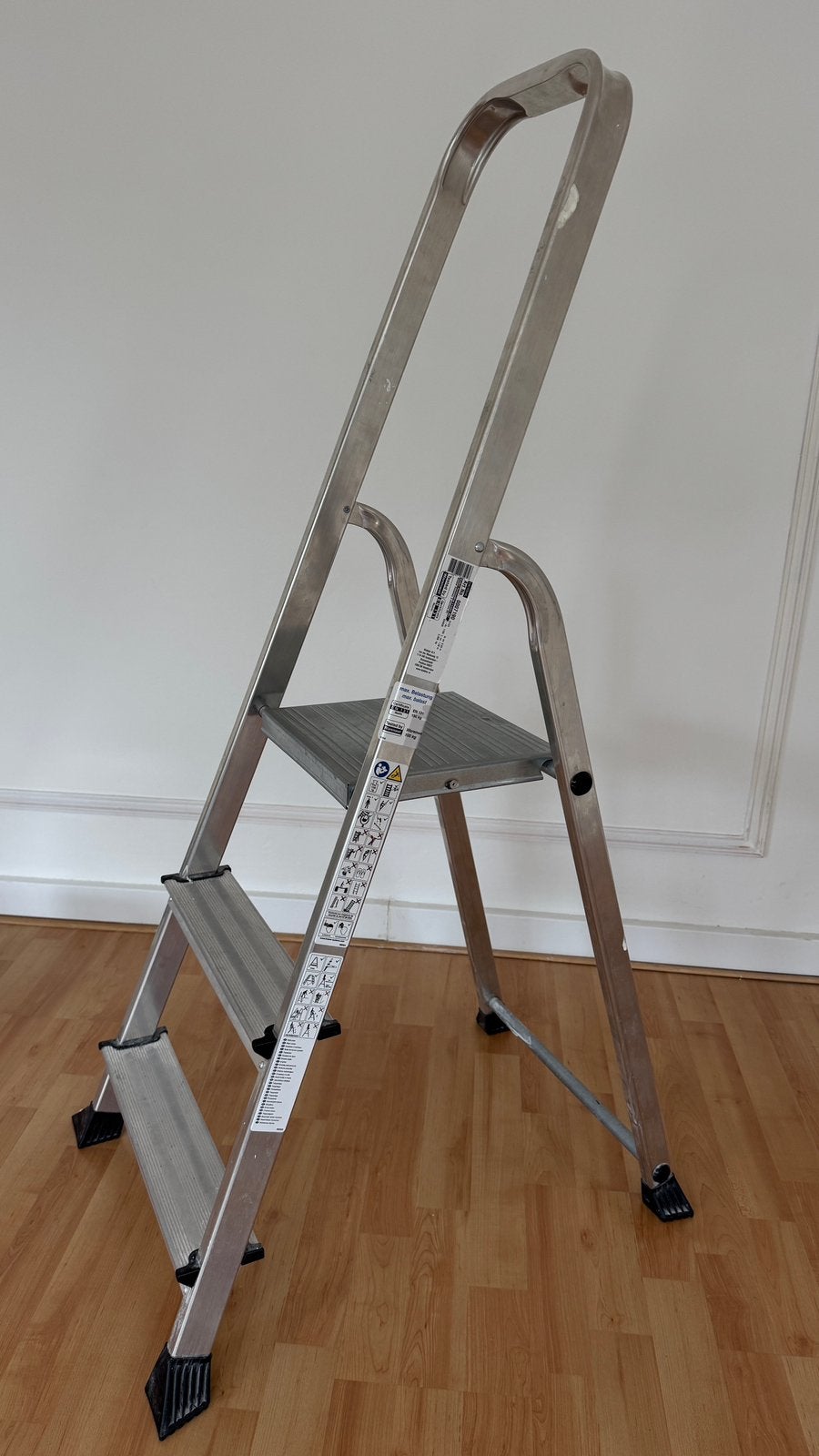 Aluminium huishoudtrap 3 treden, Doe-het-zelf en Verbouw, Ladders en Trappen, Ophalen, Zo goed als nieuw, Minder dan 2 meter