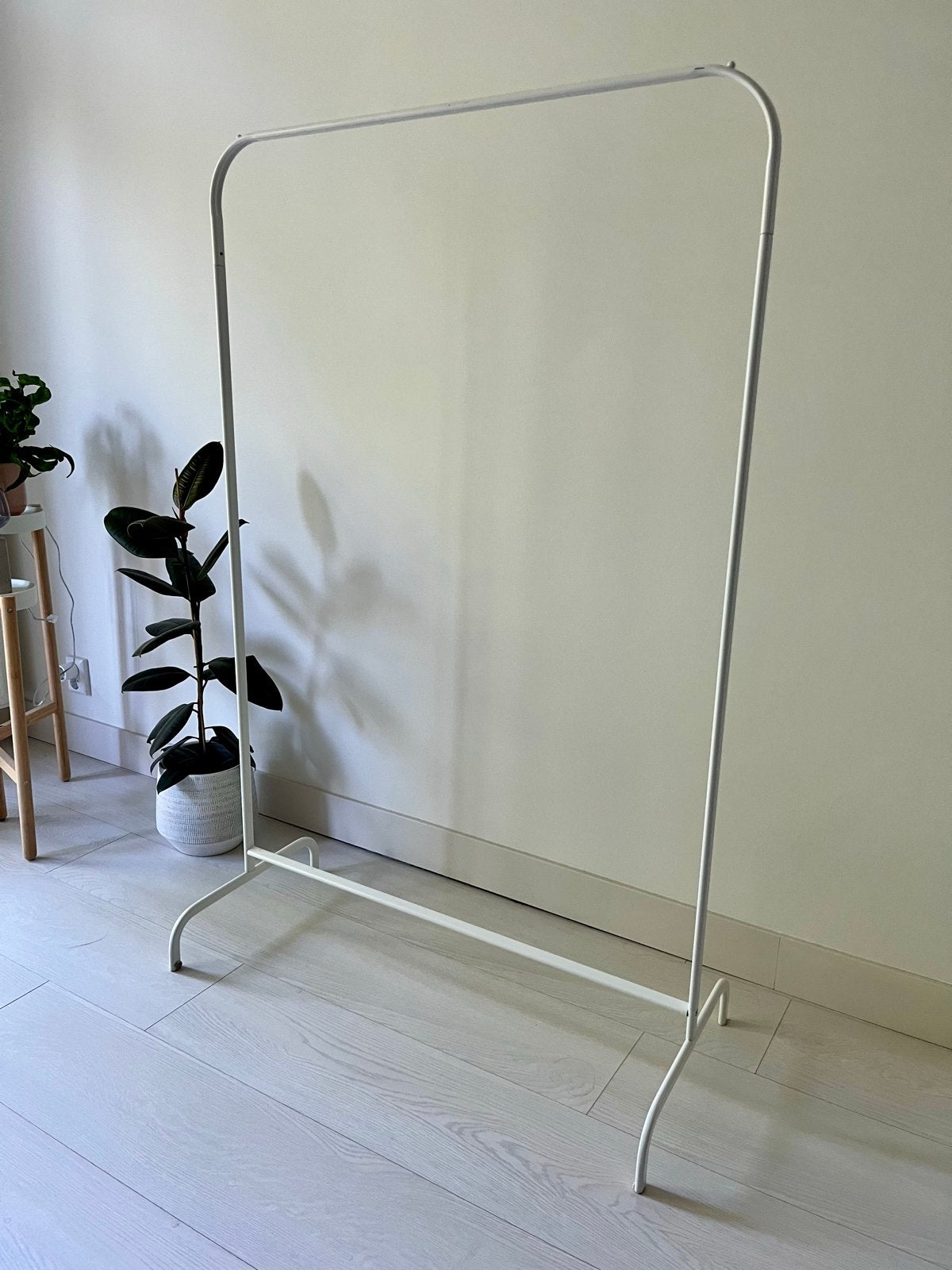 IKEA MULIG Stijlvol Wit Kledingrek, Ophalen, Gebruikt, Metaal, Kinderen en Volwassenen