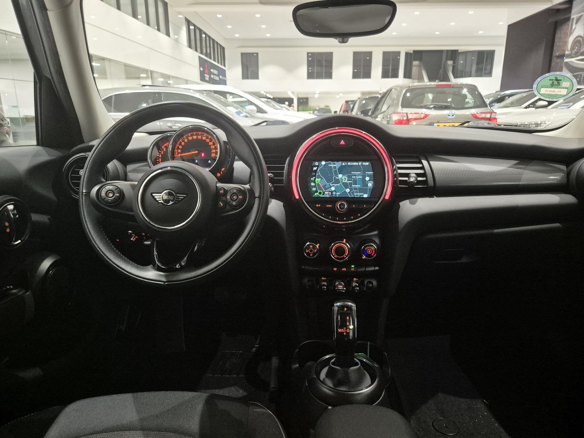 MINI 5-Deurs 1.5 Cooper | Automaat | Navigatie | Cruise Cont, Auto's, Start-stop-systeem, Gebruikt, Origineel Nederlands, Bedrijf