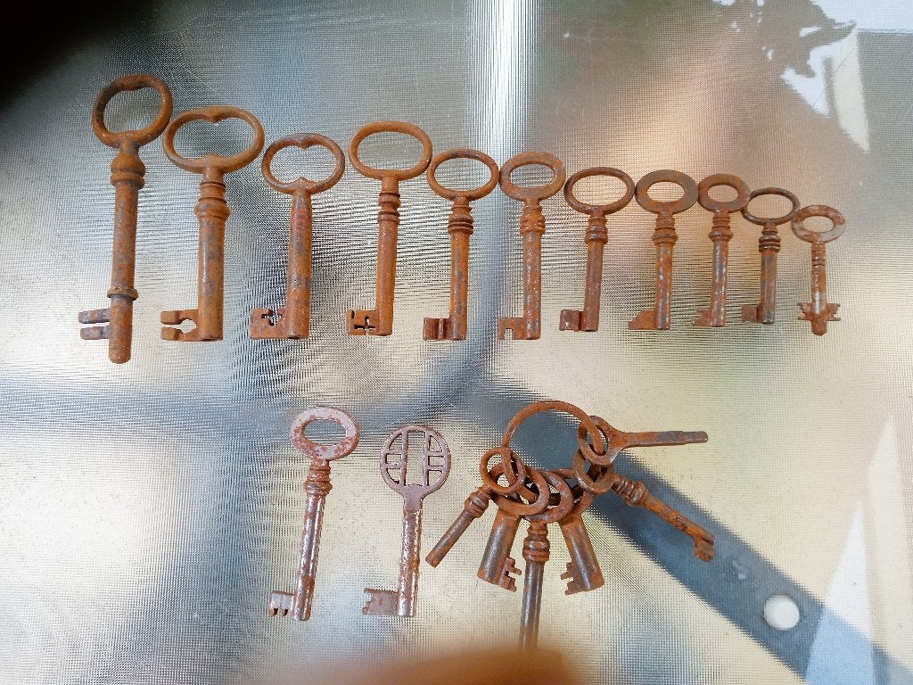 Lotje oude kast sleutels, Ophalen of Verzenden