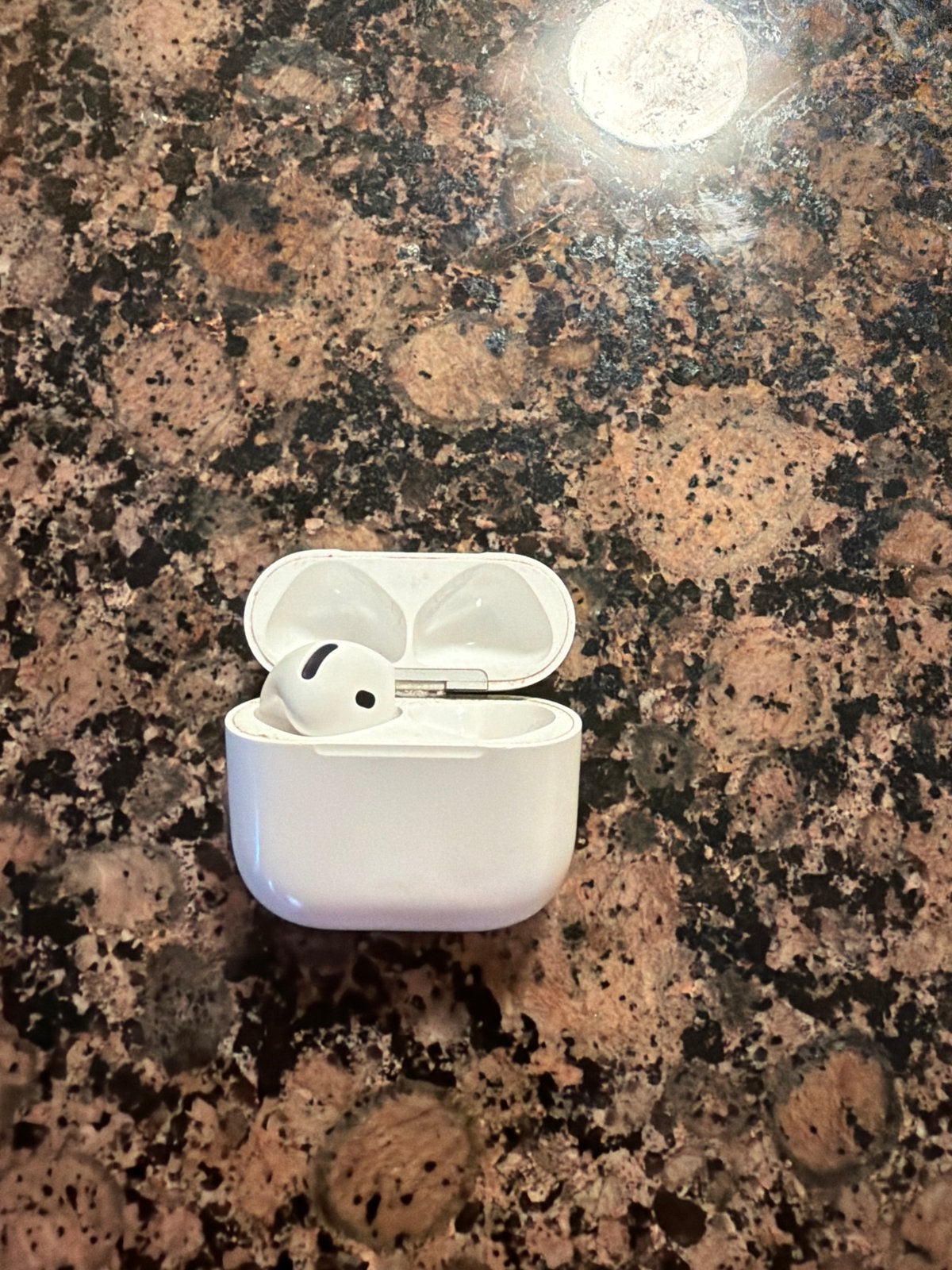 Apple Airpods 4 (linker oortje) met ANC, In-ear, Bluetooth, Ophalen of Verzenden, Zo goed als nieuw