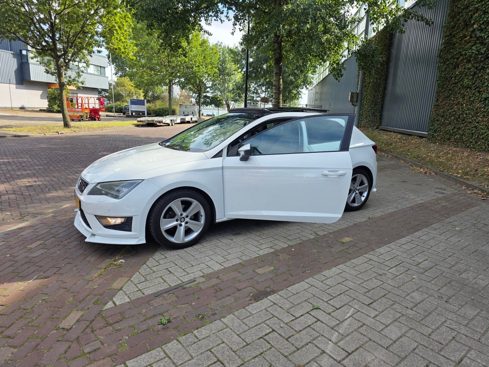 SEAT Leon 1.4 TSI FR (2014) | Stage 1 | Styling Pack, Auto's, Seat, Voorwielaandrijving, Zwart, Leon, Wit