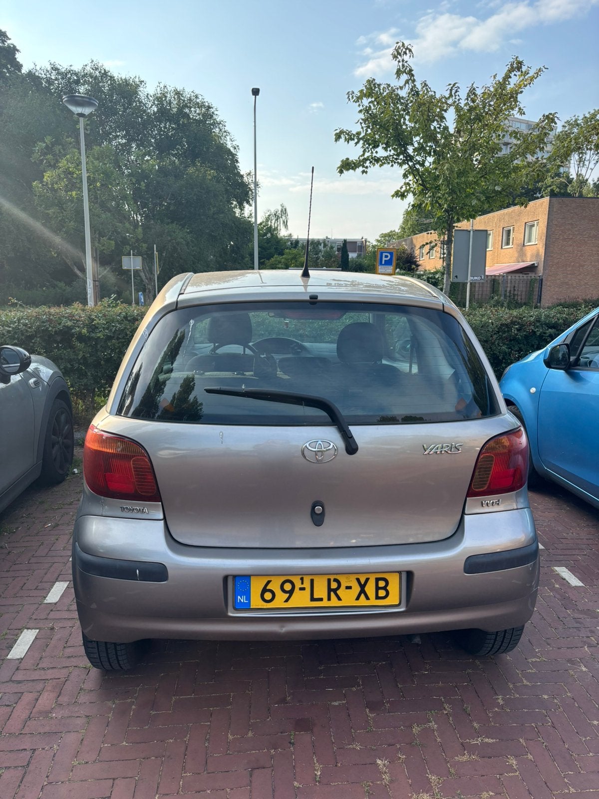 Toyota Yaris 1.3 16V Vvti 3DR Linea Terra 2003 Grijs, Auto's, Voorwielaandrijving, 31 €/maand, 4 cilinders, 400 kg