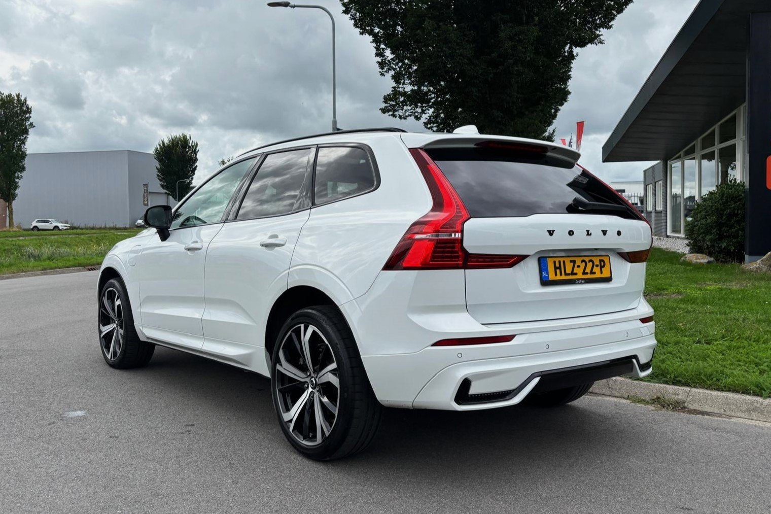 Volvo XC60 2.0 T6 Recharge AWD R-Design | PANO | MEMORY | CA, Automaat, Gebruikt, 1969 cc, Bedrijf