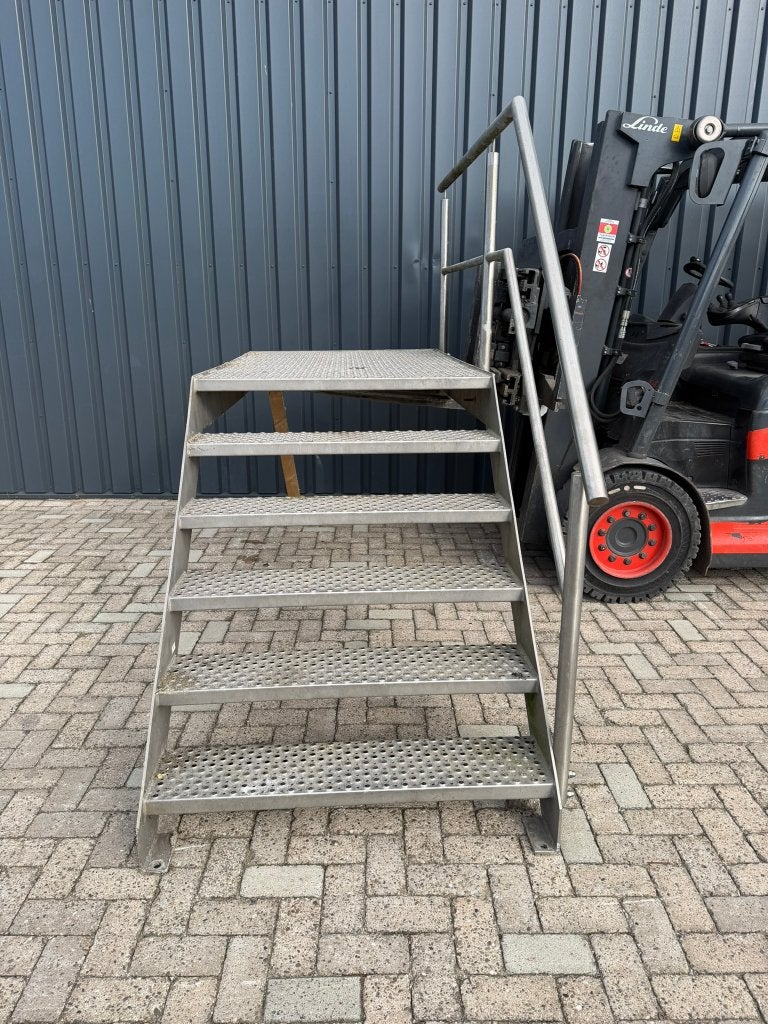 2 stuks RVS bordestrap | 6 treden | bordes van 165x110 cm, Doe-het-zelf en Verbouw, Ophalen, Gebruikt, Overige metalen