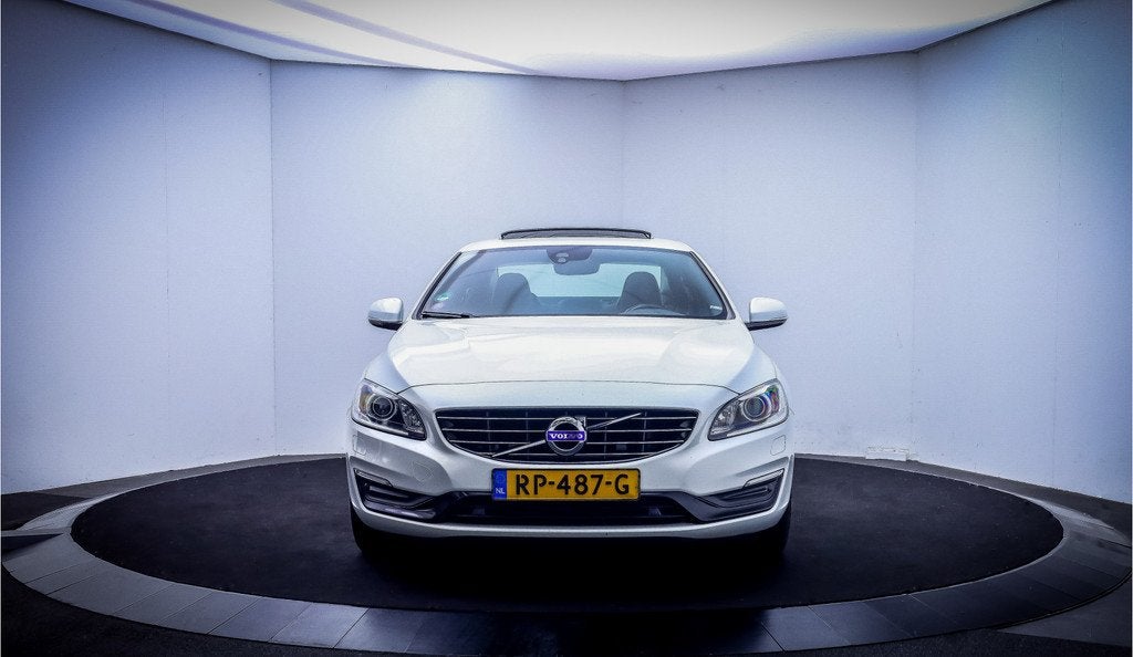 Volvo S60 T3 Aut. Polar+ Dynamic SCHUIFDAK | CAMERA | STOELV, 4 cilinders, S60, Wit, Automatische klimaatregeling