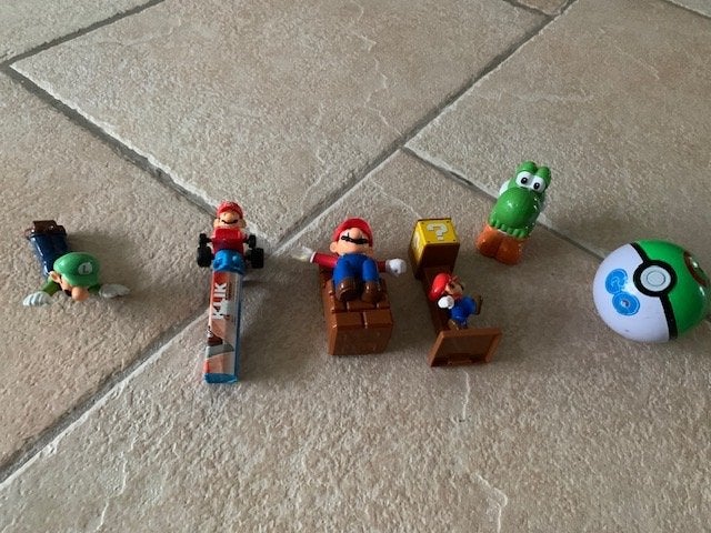 Mario, Luigi, Yoshi poppetjes, Pokemon bal ( leeg), Ophalen of Verzenden, Gebruikt