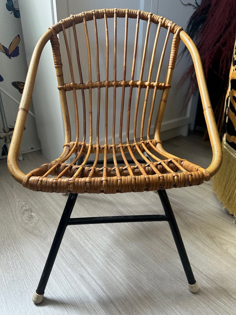 Vintage rotan kinder stoeltje, Kinderen en Baby's, Kinderkamer | Tafels en Stoelen, Ophalen, Gebruikt, Stoel(en)