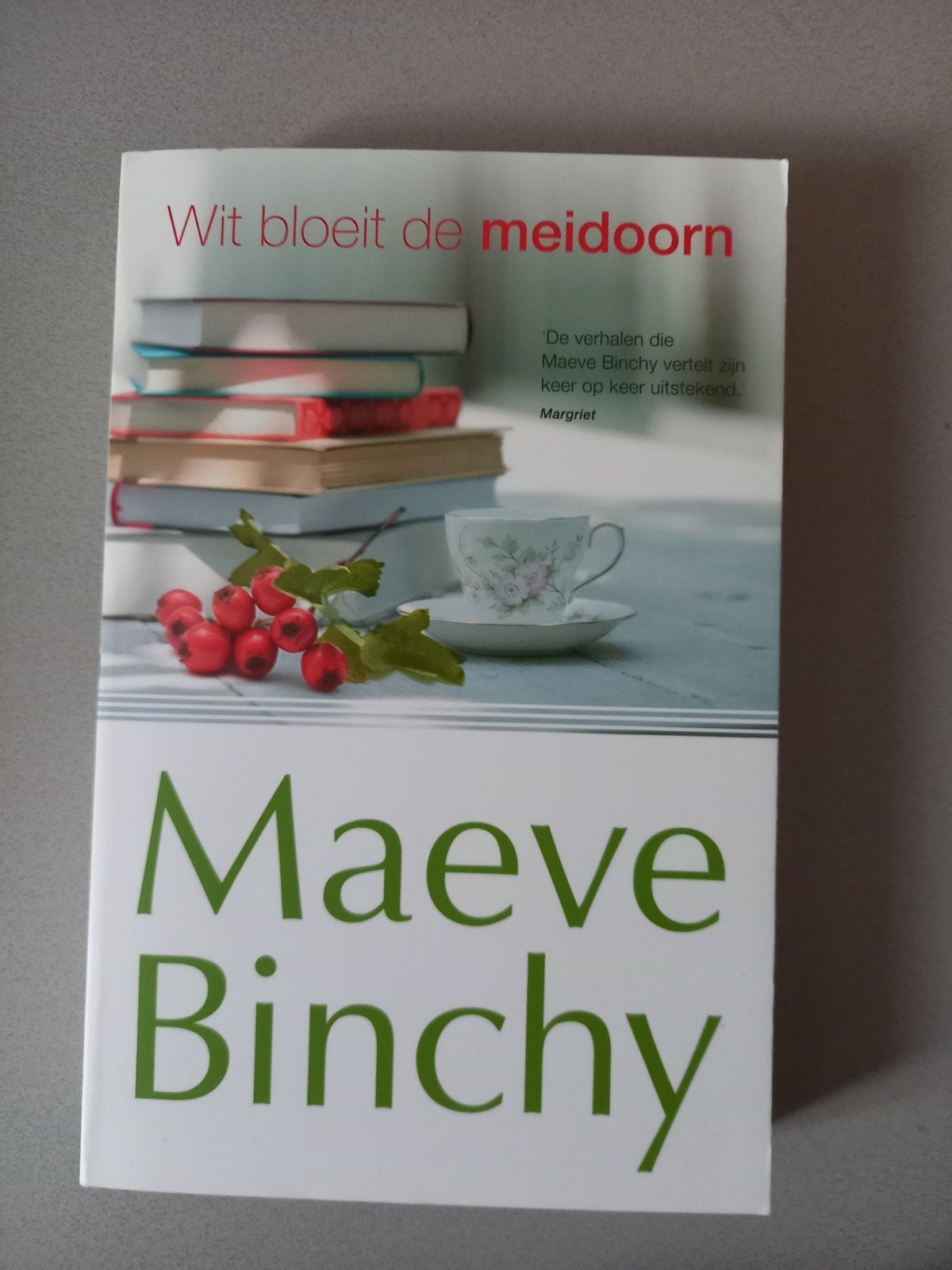Wit bloeit de meidoorn - Maeve Binchy, Ophalen of Verzenden, Gelezen, Maeve Binchy