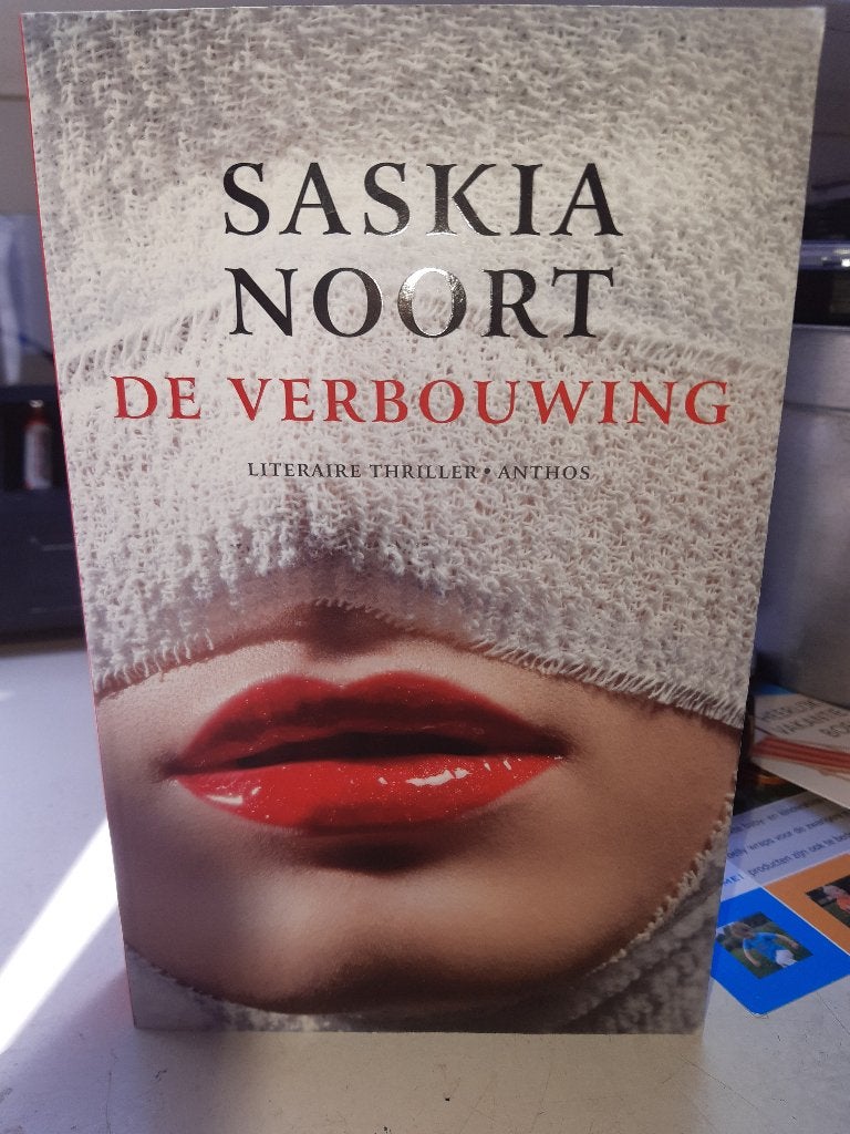 Saskia Noort-De verbouwing (Z211-123), Boeken, Ophalen of Verzenden, Zo goed als nieuw