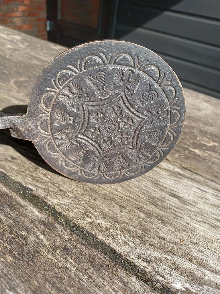 Wafelijzer gietijzer, Ophalen