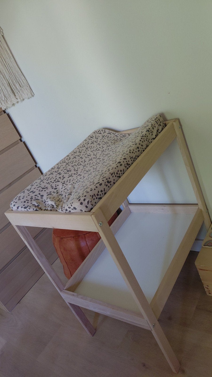 Houten Commode met Opstaande Rand en Opbergplank, Ophalen