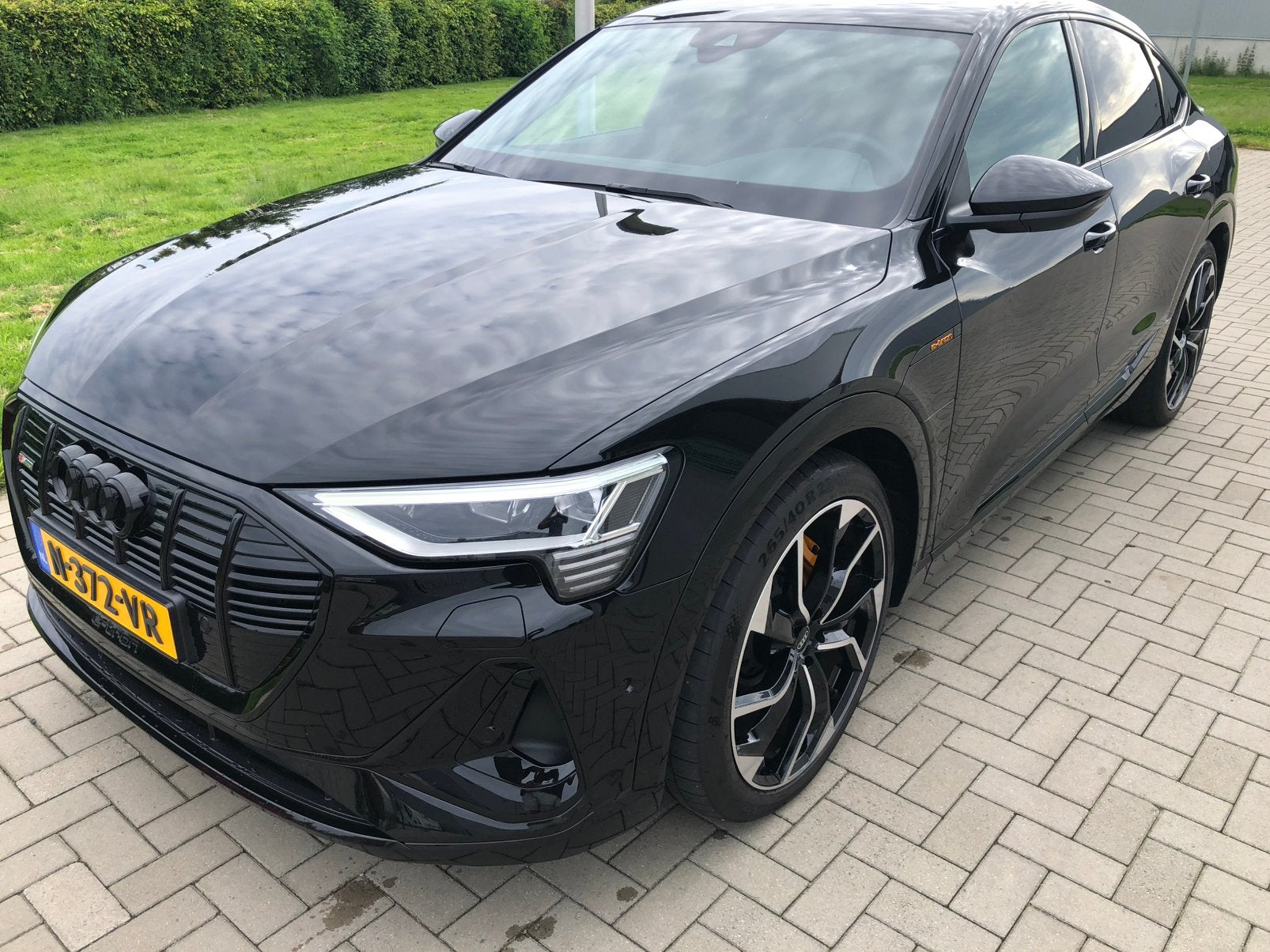 Audi e-tron 55 Quattro 408pk dec. 2021 Zwart, Automaat, 131 €/maand, 1800 kg, Zwart