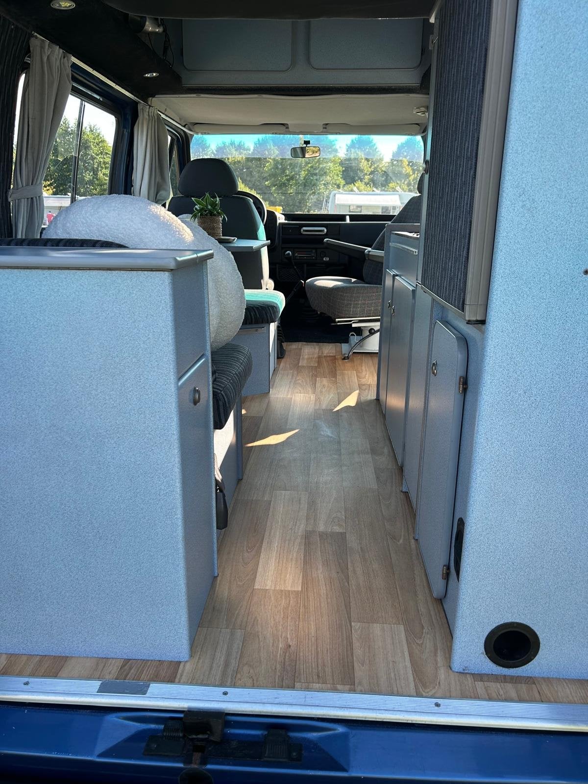 Foto 33 van Ford TRANSIT 80D ORINELE FABRIEKS BUSCAMPER 4 SLAAP PLAATSEN