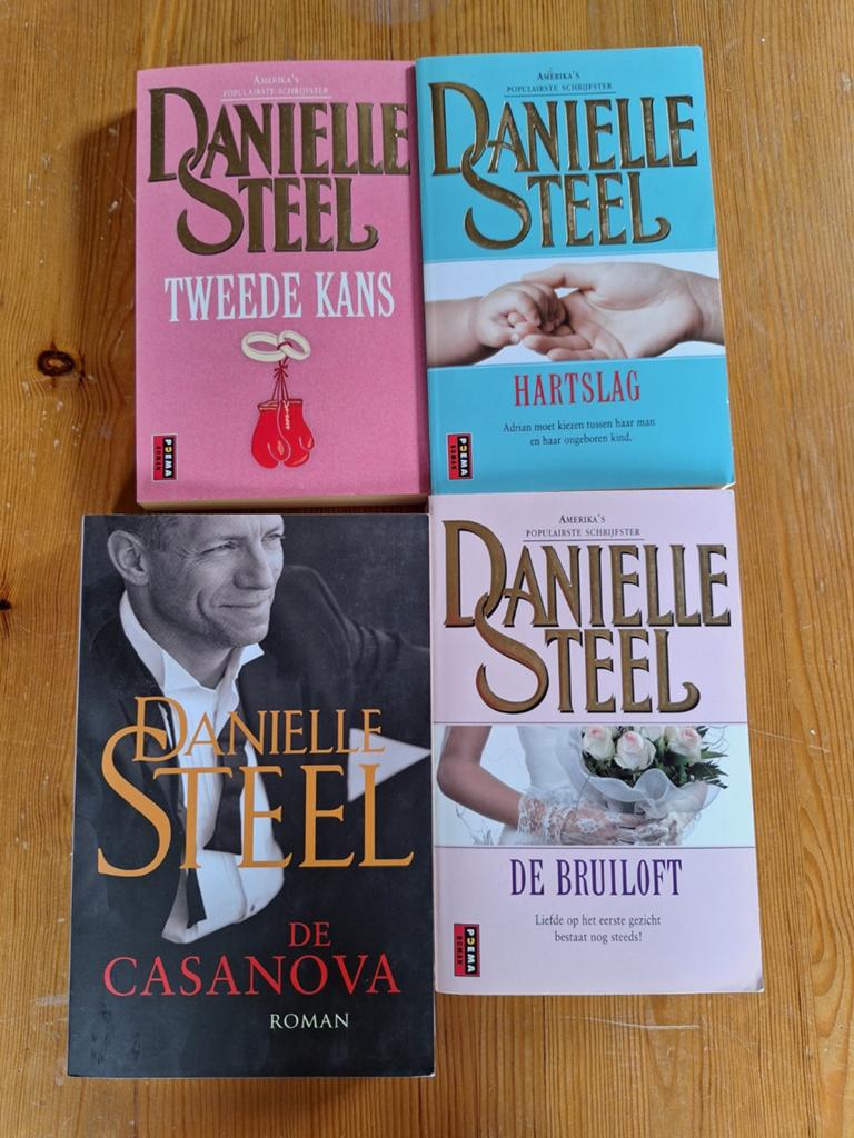 4 boeken van Danielle Steel, Ophalen of Verzenden, Zo goed als nieuw
