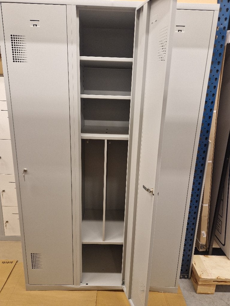 3-deurs Locker (nieuw met beschadiging), Ophalen, Nieuw, Industrieel