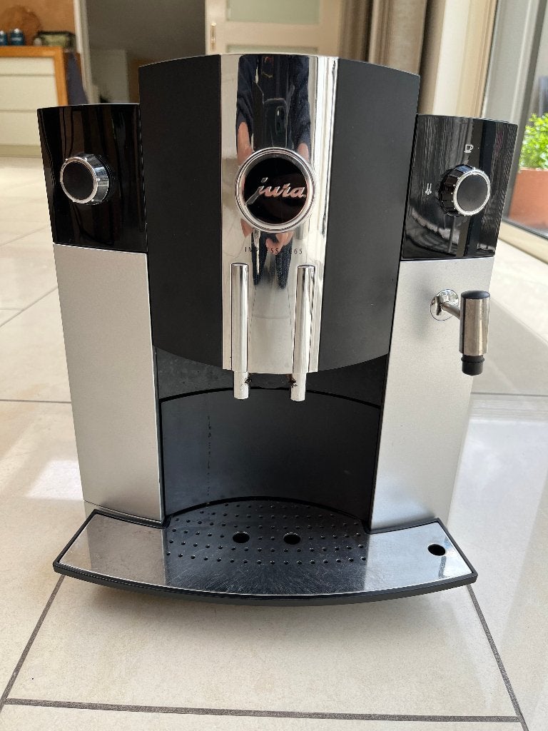 Jura koffiemachine IMPRESSA C65, Witgoed en Apparatuur, Koffiezetapparaten, Gebruikt, 10 kopjes of meer, Koffiemachine, Afneembaar waterreservoir