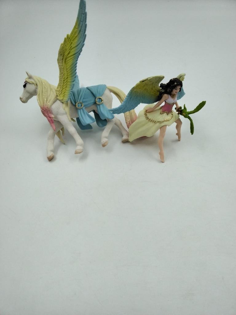 "Schleich  Bayala Elf Surah Glitter Pegasus paard en vogel ", Ophalen of Verzenden, Gebruikt