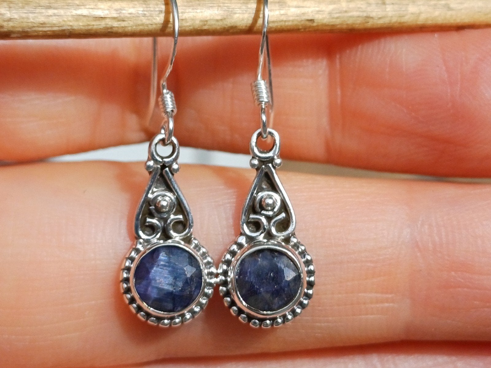 Va925 zilveren oorbellen met ruwe saffier, Daiva1973@hotmail.com, Hangers, Vanoli, Blauw