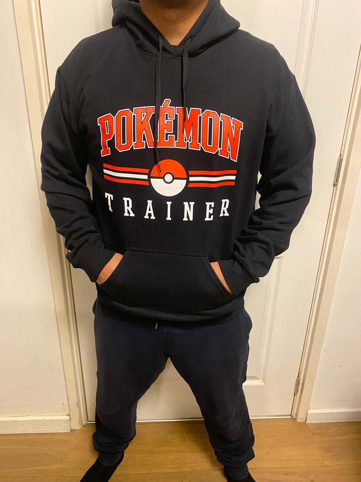 Nieuwe Pokémon Trainer Hoodie - Maten M & XL, Ophalen of Verzenden, Nieuw, Maat 48/50 (M), Zwart