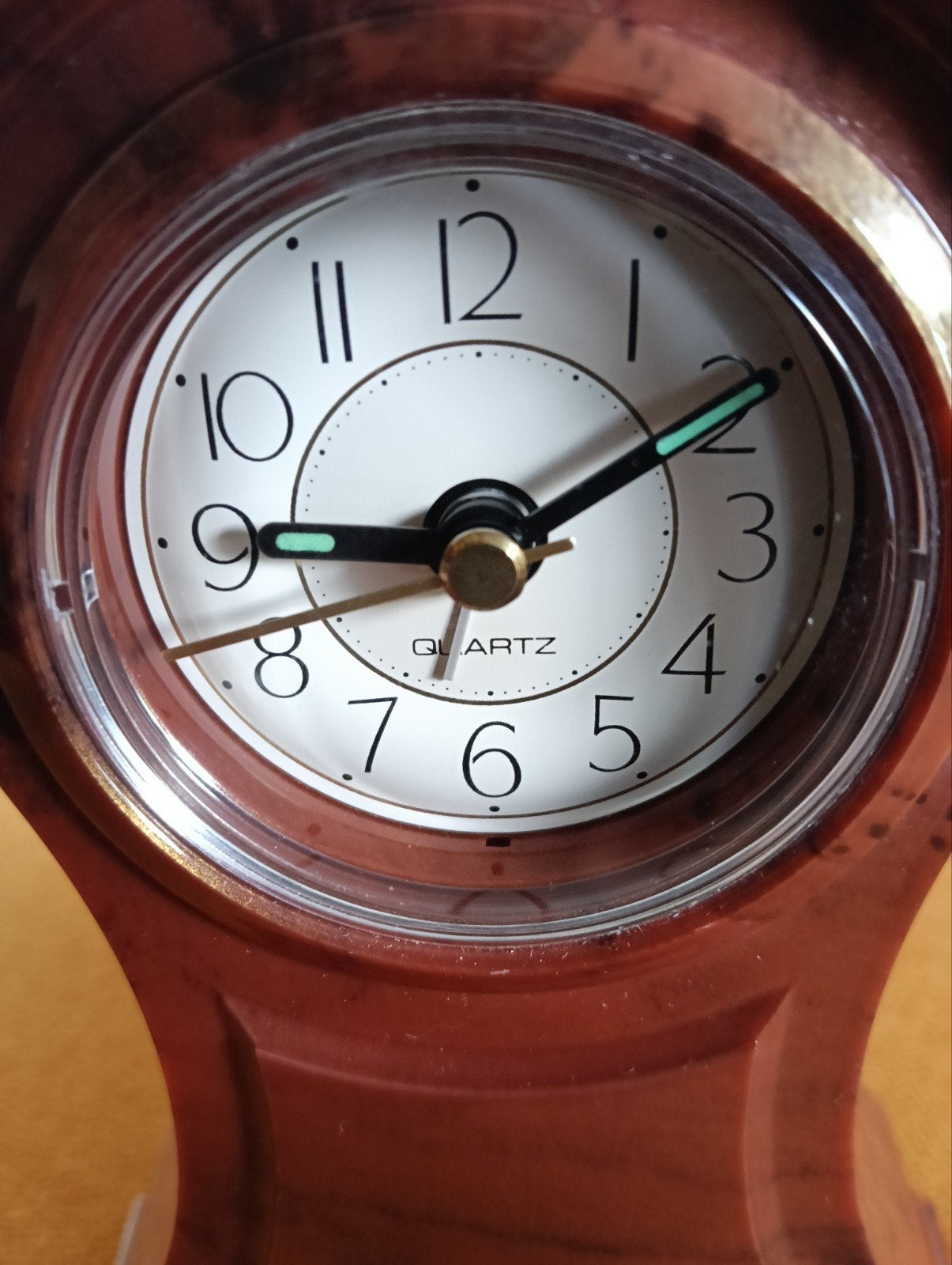 Kleine tafelklok in klassieke stijl, Antiek en Kunst, Antiek | Klokken, Ophalen of Verzenden